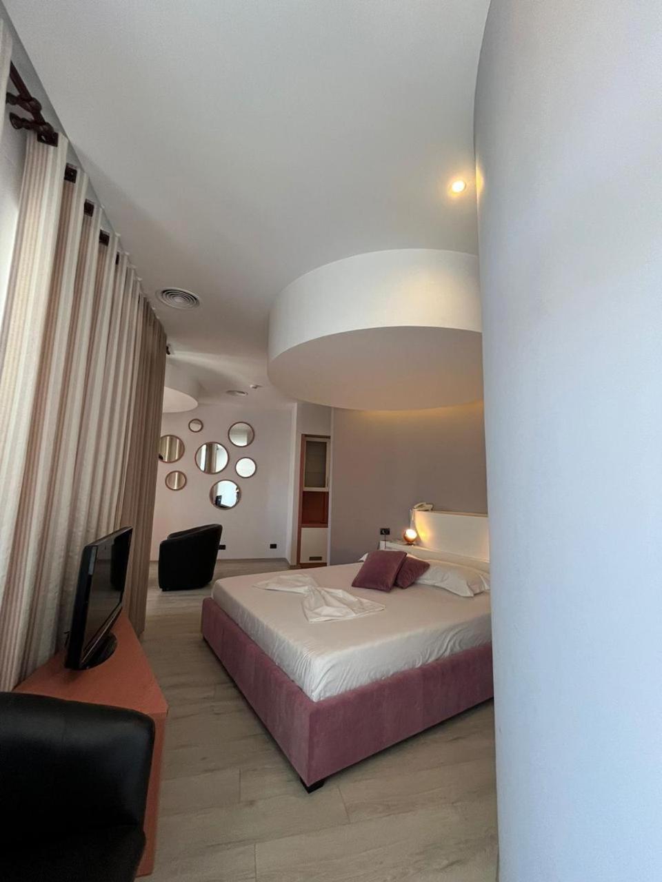 Icon Hotel Vlore Bagian luar foto