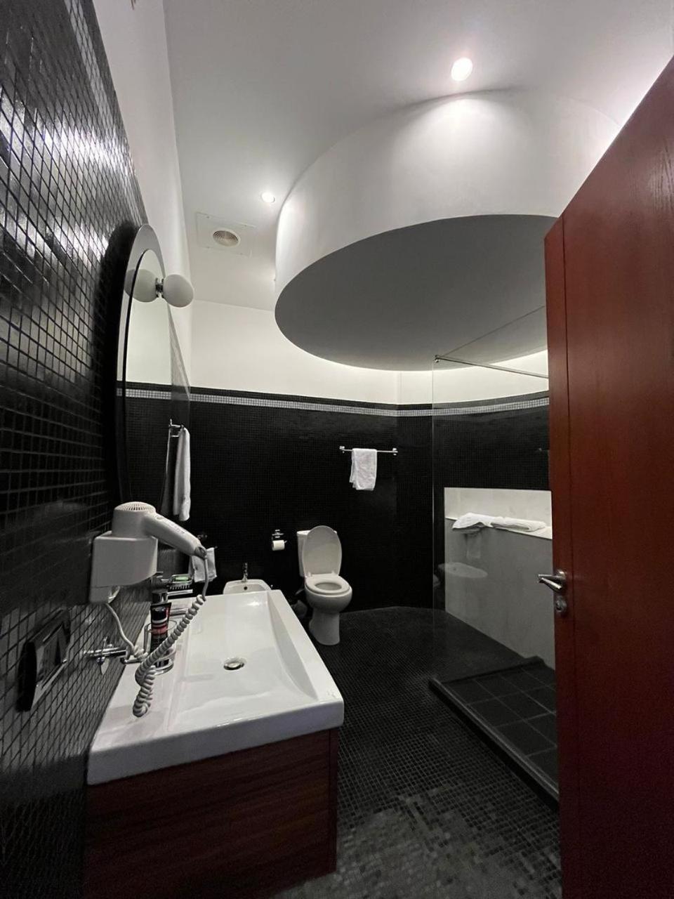 Icon Hotel Vlore Bagian luar foto