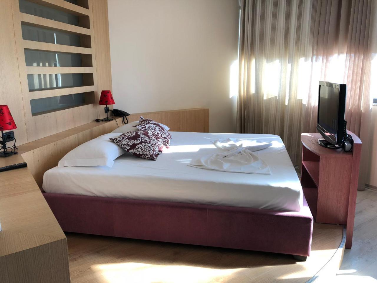 Icon Hotel Vlore Bagian luar foto