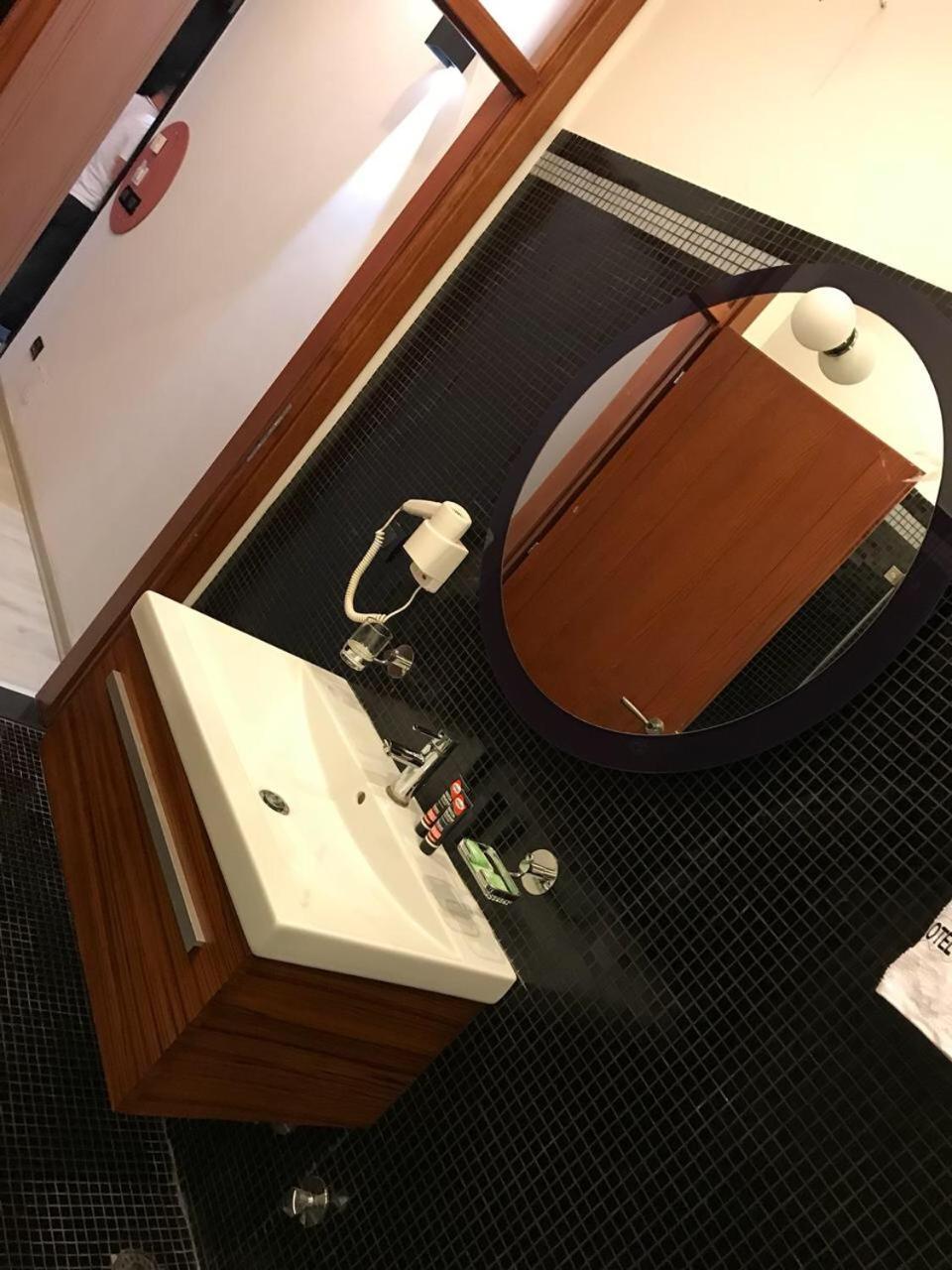 Icon Hotel Vlore Bagian luar foto