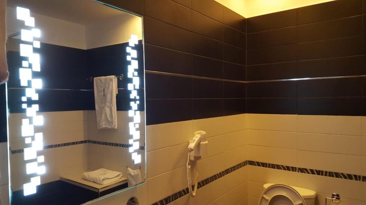 Icon Hotel Vlore Bagian luar foto