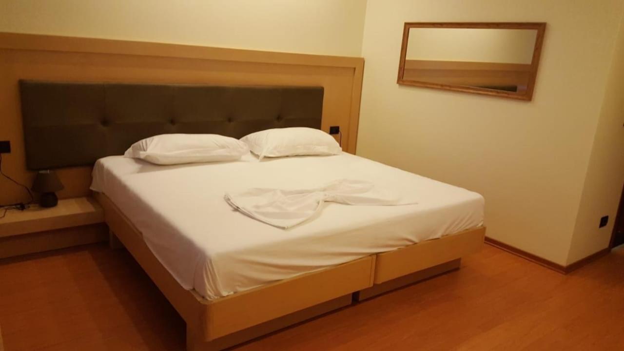 Icon Hotel Vlore Bagian luar foto