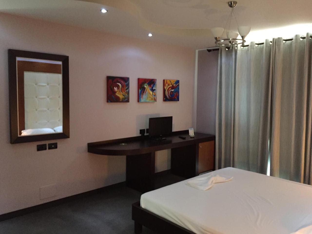Icon Hotel Vlore Bagian luar foto